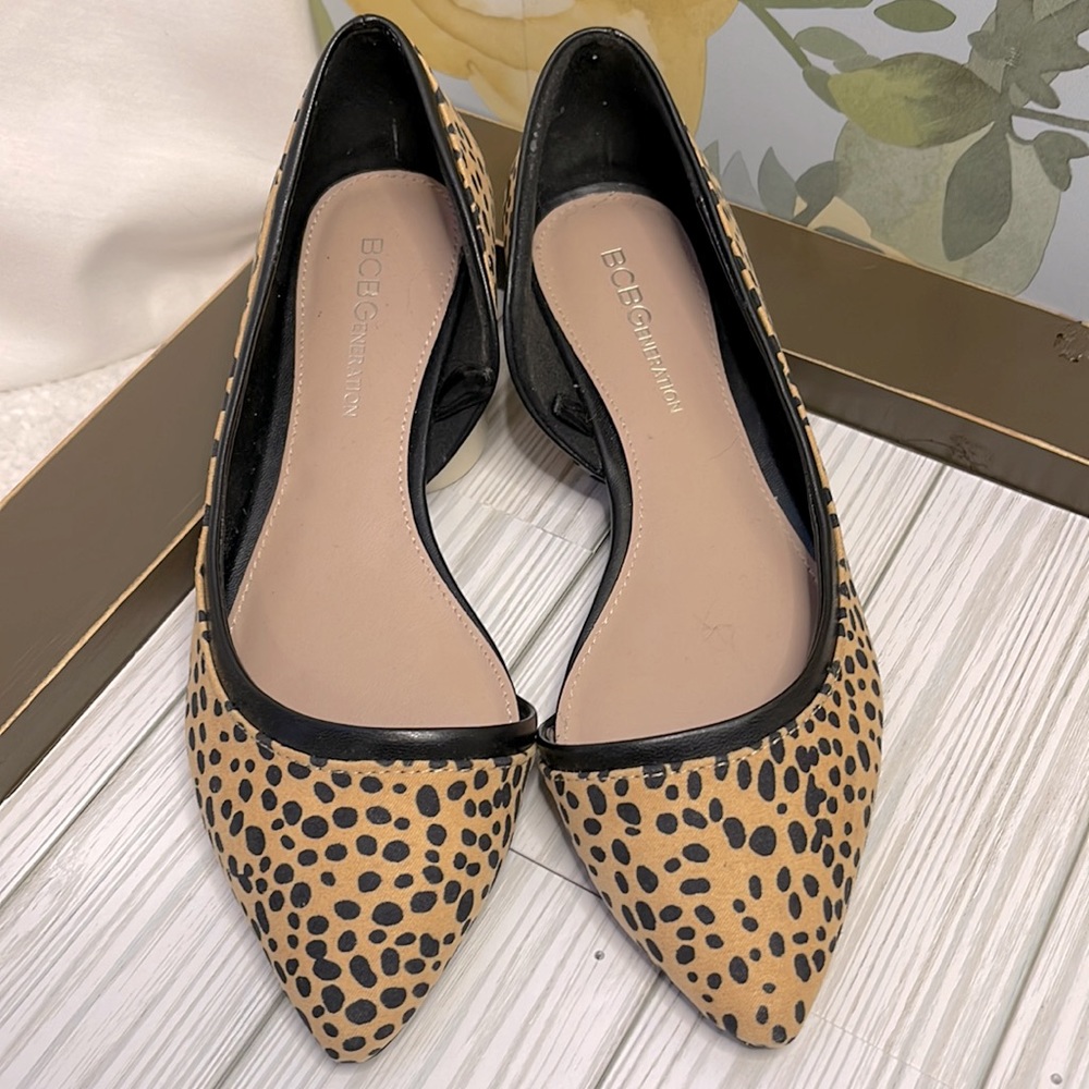 BCBG Black & Tan Emmani Ballet Flats | Size 6